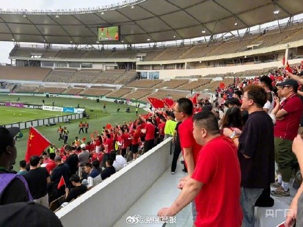 U23国足亚军，现场球迷：见证的不只是胜负 更是那股压不垮的少年心气