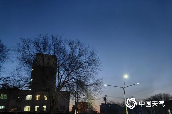 北京今日有零星小雪或小雪 最高气温将降至零下1℃ 北京今日有零星小雪或小雪 最高气温将降至零下1℃