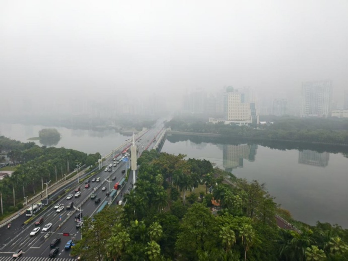 冷暖“打架”!广西雨雾“回南天”轮番登场 冷暖“打架”!广西雨雾“回南天”轮番登场