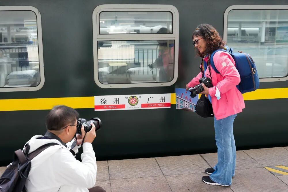 百年广州站,始发最后一班“绿皮车”! 百年广州站,始发最后一班“绿皮车”!