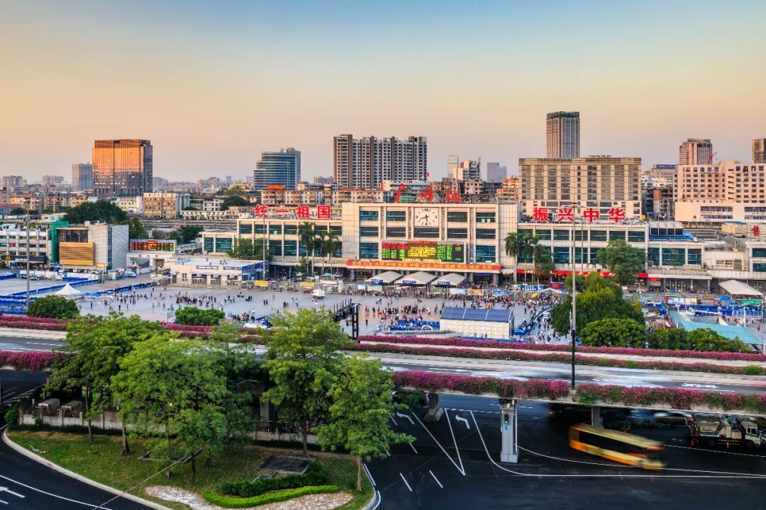 今早，百年广州站发出最后一班普速列车