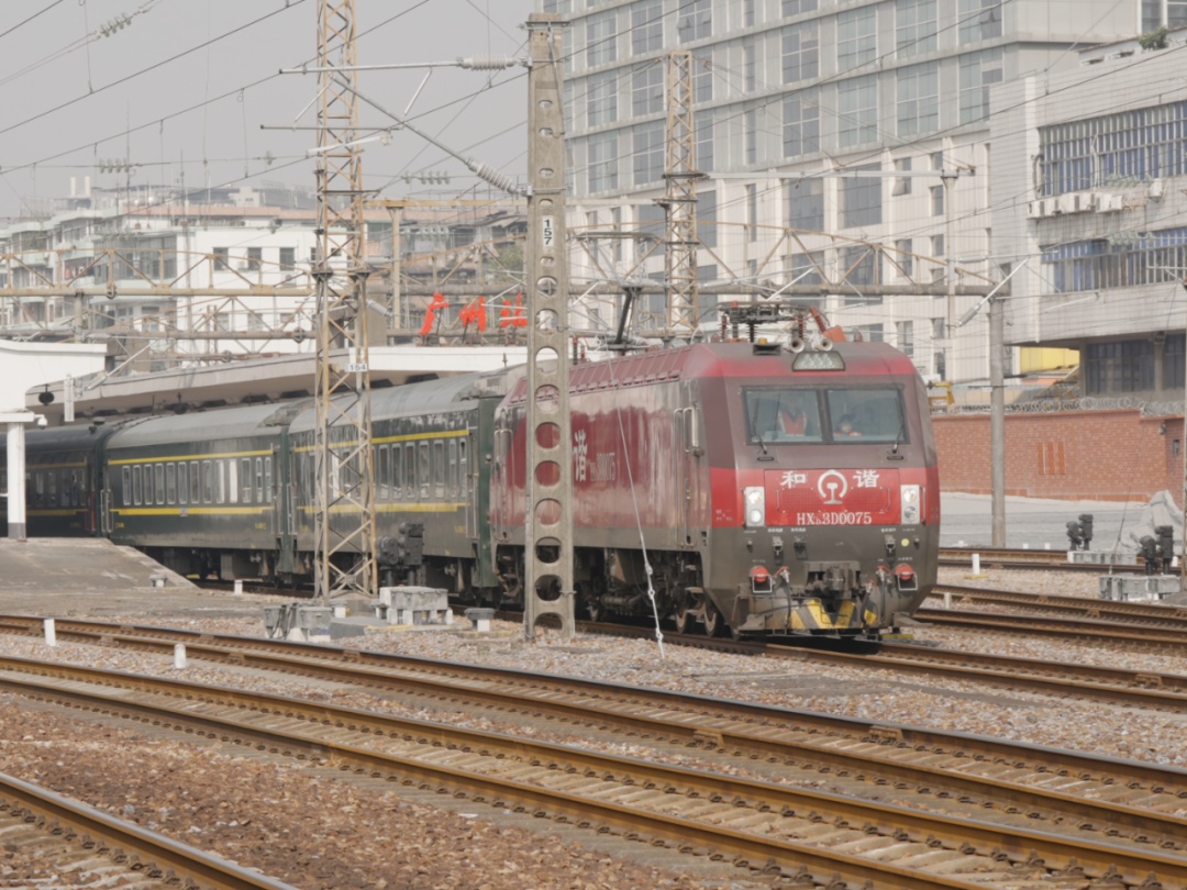 今早，百年广州站发出最后一班普速列车