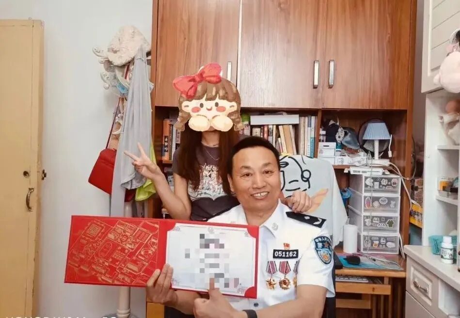 民警十年守护,传递关爱温情:绝境少女逆袭为名校大学生 民警十年守护,传递关爱温情:绝境少女逆袭为名校大学生