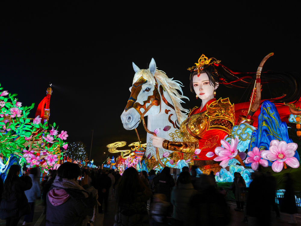 非遗焕新！自贡灯会开启中华彩灯视觉盛宴