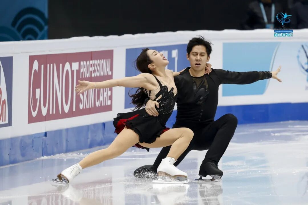 隋文静韩聪带伤拼下银牌：我们对米兰冬奥充满信心