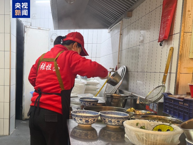 “当你遇到困难时，可免费吃一碗热腾腾的面”