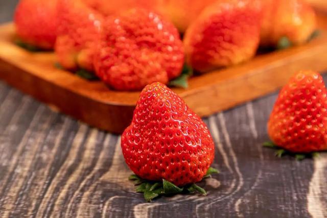 黑草莓火了！到底有什么不一样？