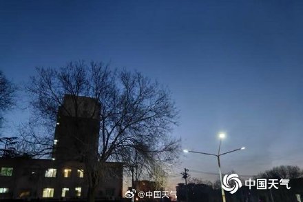 北京今日有零星小雪或小雪 最高气温将降至零下1℃