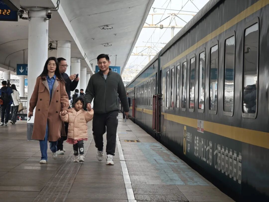 今早，百年广州站发出最后一班普速列车