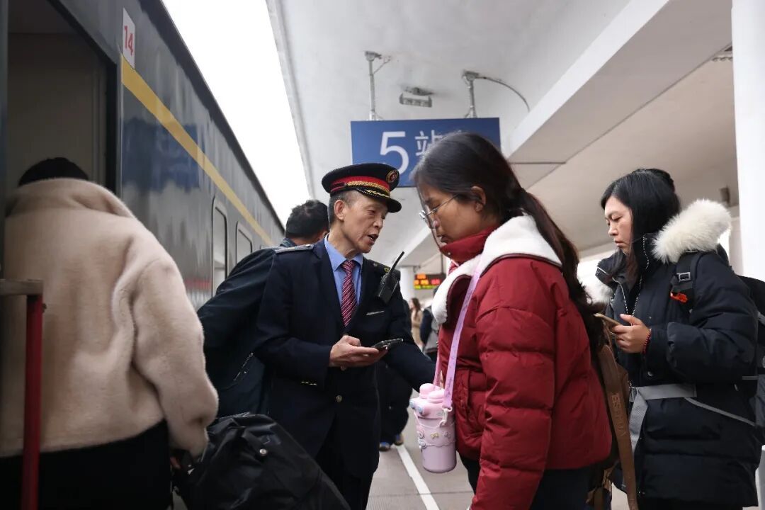 今早，百年广州站发出最后一班普速列车