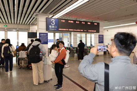 广州站全面进入高铁时代