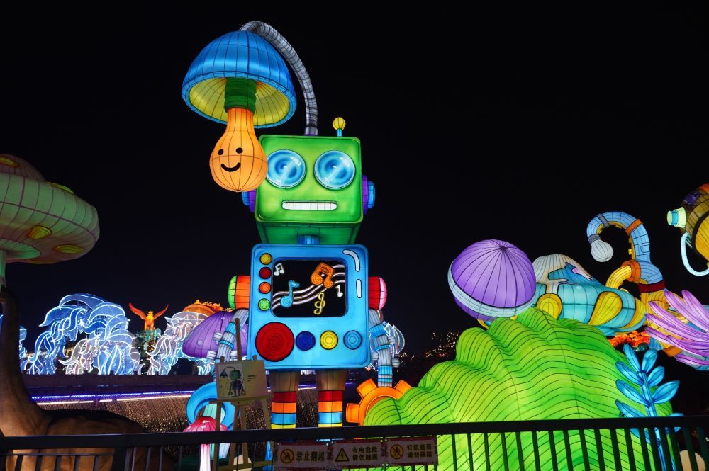 非遗焕新！自贡灯会开启中华彩灯视觉盛宴