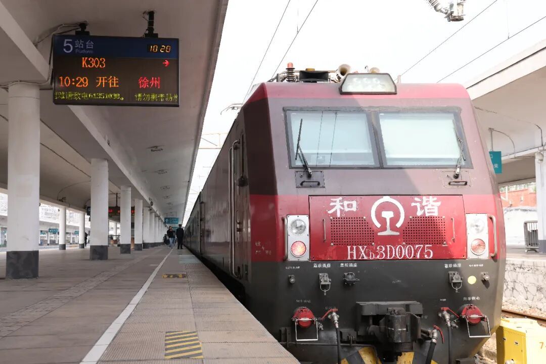 今早，百年广州站发出最后一班普速列车