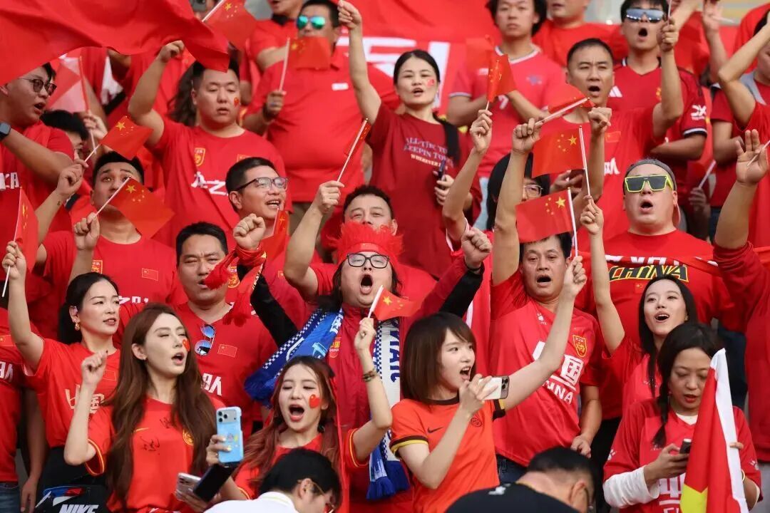 国家体育总局、中国足协凌晨发贺信：提振了中国足球的精气神！