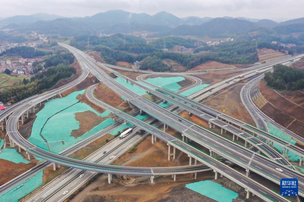 湖南隆回：G59新新高速公路全线建成通车