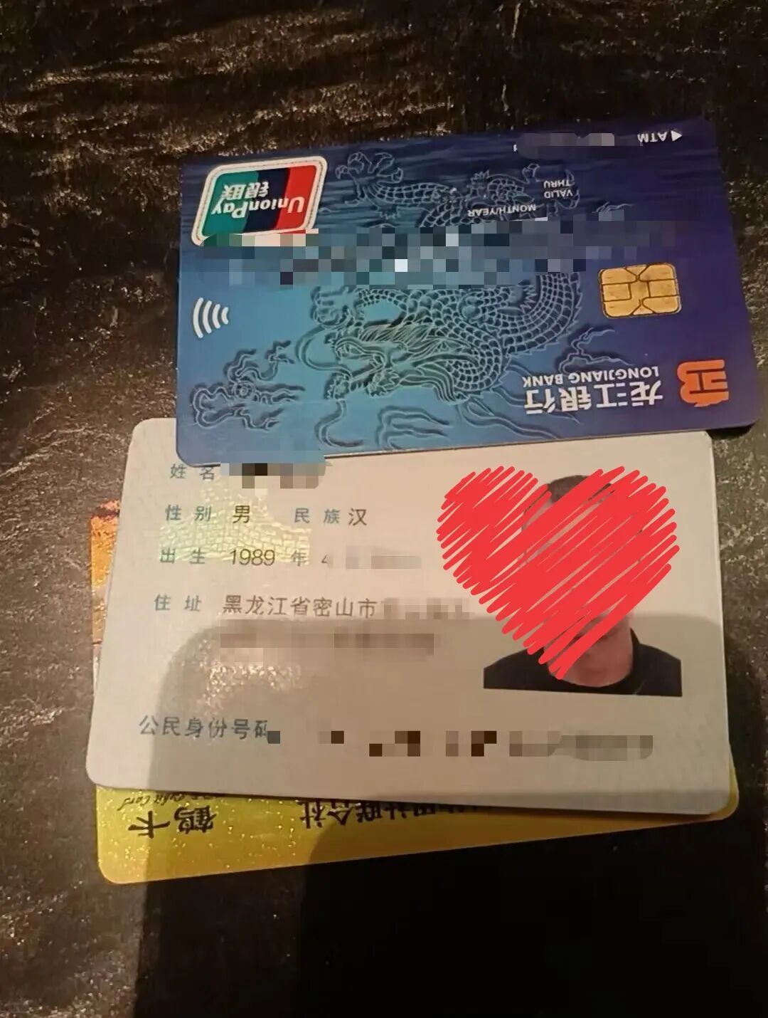 游客遗落身份证和银行卡，冰城“的姐”火速送回婉拒红包