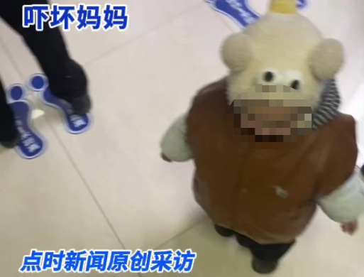 1岁宝宝半夜发出咀嚼声，竟把金锁嚼碎吞了！妈妈吓懵：真“吞金兽”