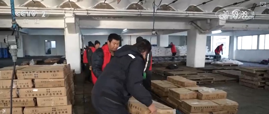 “鲜”货直达“拍”向餐桌 节前水产市场供需两旺“高端年货”交易量增长