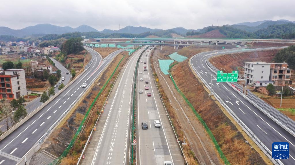 湖南隆回：G59新新高速公路全线建成通车