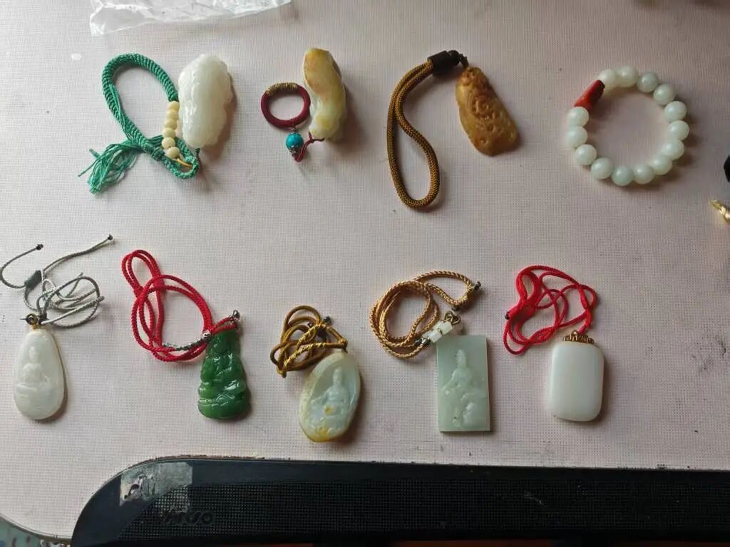 上海警方通报：刘某（女）刑拘！爷叔离世仅12分钟后，保姆就卷走几十万元，还变卖玉器