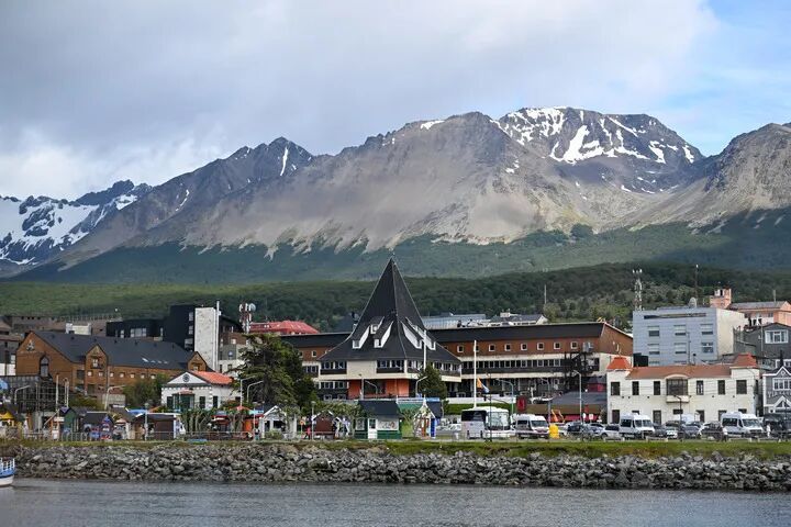 在阿根廷的南极物流与补给枢纽，美军机突然降落