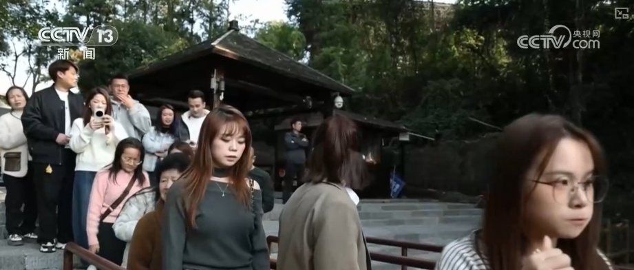 铺好“数字快车道” 年轻人用“体验”投票改变春节出行节奏与消费图谱