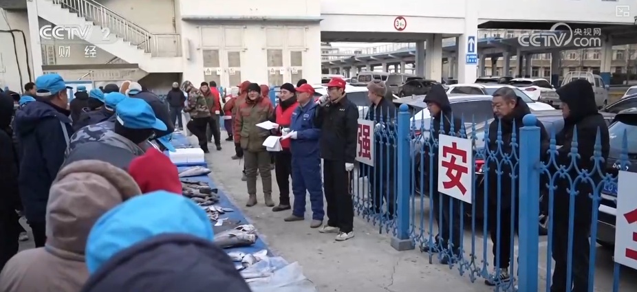“鲜”货直达“拍”向餐桌 节前水产市场供需两旺“高端年货”交易量增长