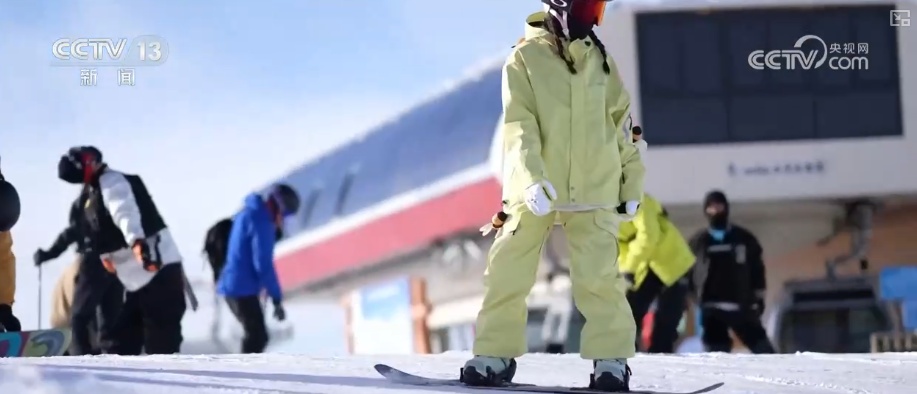 铺好“数字快车道” 年轻人用“体验”投票改变春节出行节奏与消费图谱
