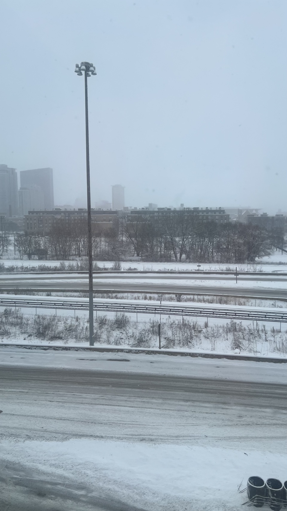 严寒天气席卷美国,零下几十度,在美留学生:水管冻裂被迫住酒店,“比南极洲还冷” 严寒天气席卷美国,零下几十度,在美留学生:水管冻裂被迫住酒店,“比南极洲还冷”