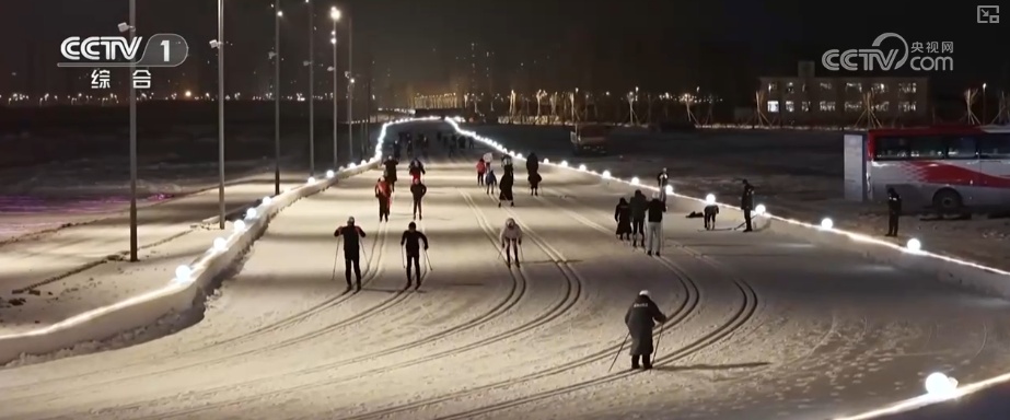 “家门口”冰雪运动激发消费新需求 冰雪经济为消费市场注入强劲“热”活力