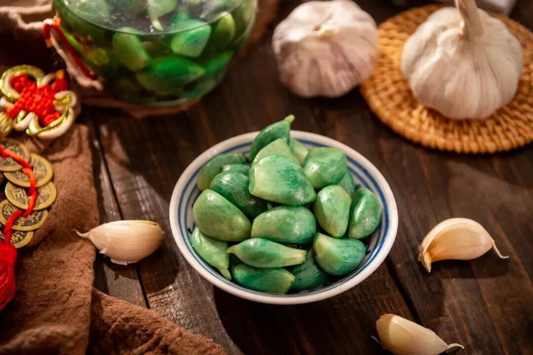 腊八蒜为啥是绿色的？腊八粥有“专属配方”？一篇揭秘——