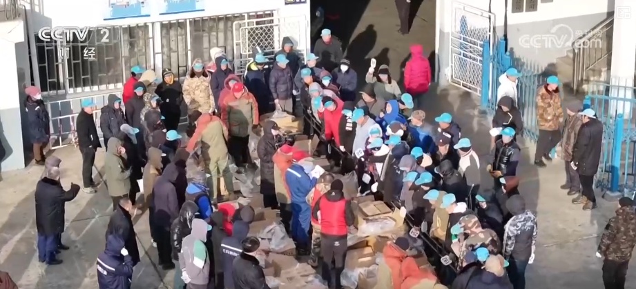 “鲜”货直达“拍”向餐桌 节前水产市场供需两旺“高端年货”交易量增长