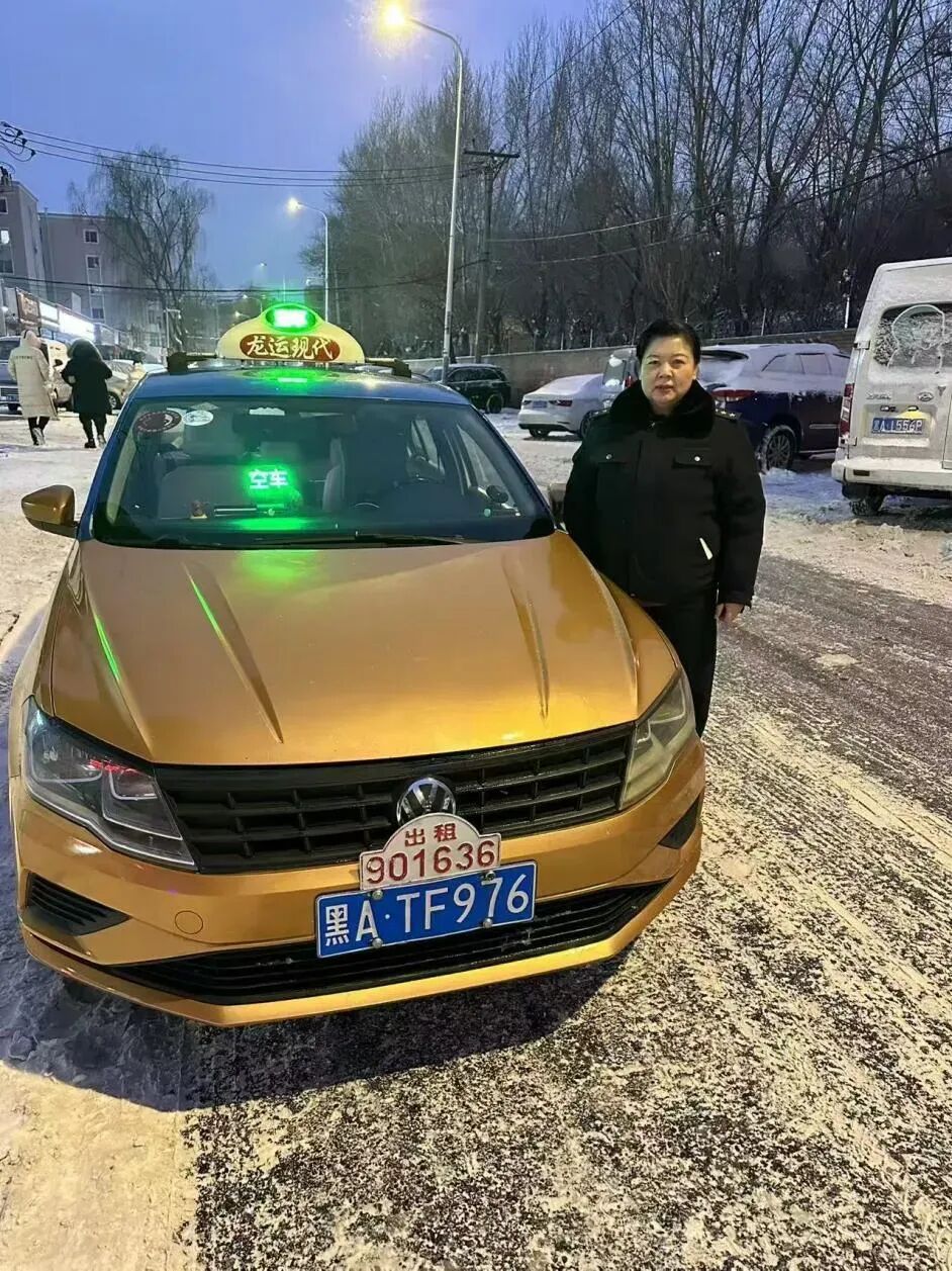 游客遗落身份证和银行卡，冰城“的姐”火速送回婉拒红包