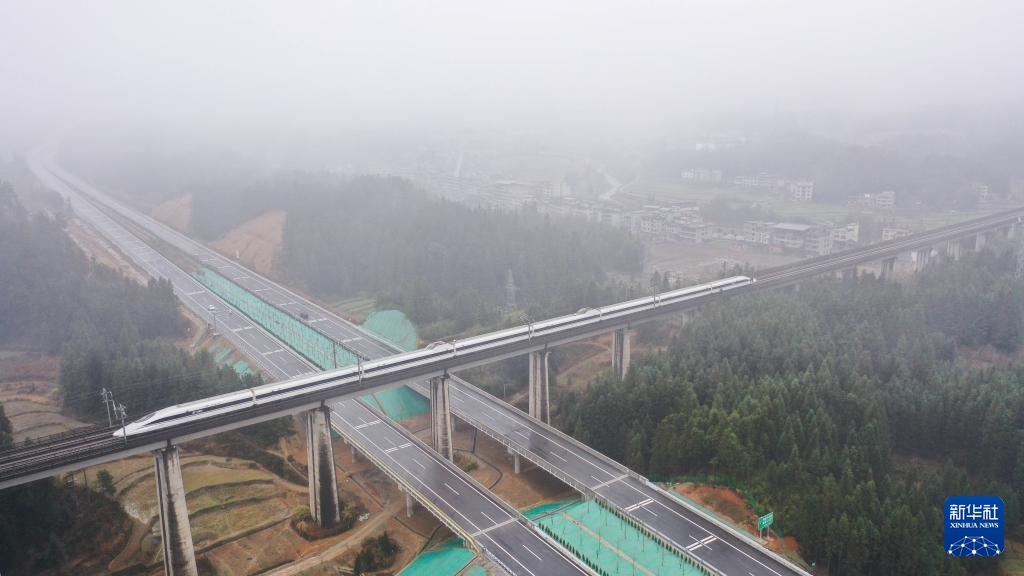 湖南隆回：G59新新高速公路全线建成通车