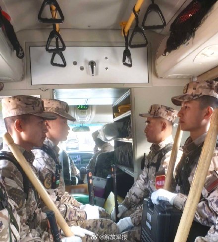 甘肃迭部县发生5.5级地震 武警官兵紧急驰援