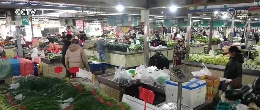 水果“新面孔”畅行县域市场 冬日餐桌焕新传统菜市场活力升级