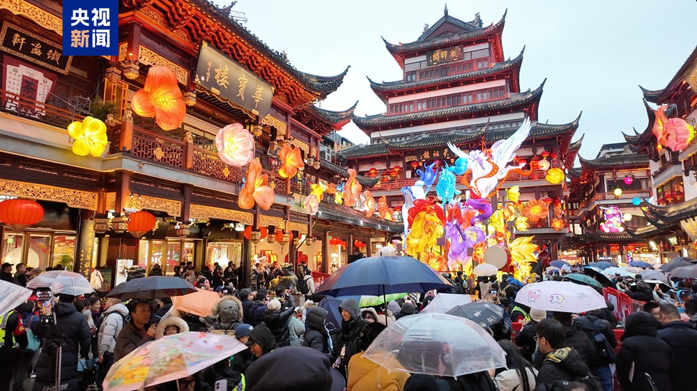 2026上海豫园灯会亮灯 AI拍照体验“人在灯中游”