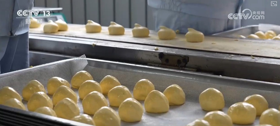 消费市场开启“年味模式” 传统美食改良焕新老味道开辟新商机