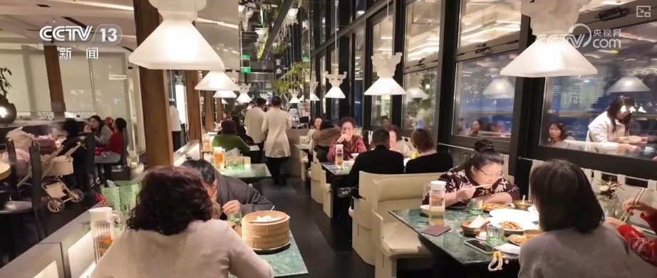 多元化服务供给释放经济新活力 新业态新模式为服务消费增长开辟新空间