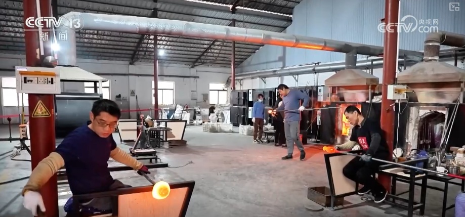 兼具传统韵味与现代审美 “花样”马年文创火出圈掀起消费热潮 兼具传统韵味与现代审美 “花样”马年文创火出圈掀起消费热潮