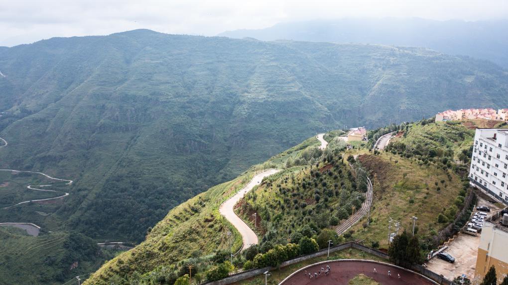 在乌蒙山区坚守24年，这位体育教师交出了怎样的“答卷”？