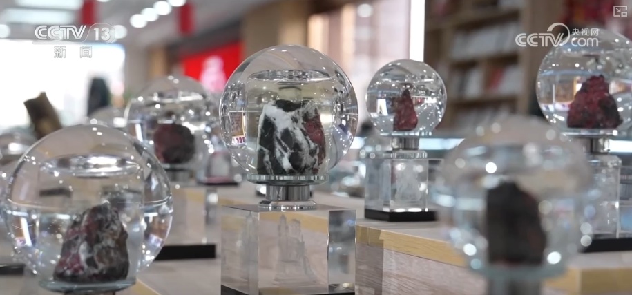 兼具传统韵味与现代审美 “花样”马年文创火出圈掀起消费热潮 兼具传统韵味与现代审美 “花样”马年文创火出圈掀起消费热潮