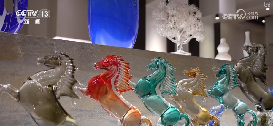 兼具传统韵味与现代审美 “花样”马年文创火出圈掀起消费热潮 兼具传统韵味与现代审美 “花样”马年文创火出圈掀起消费热潮