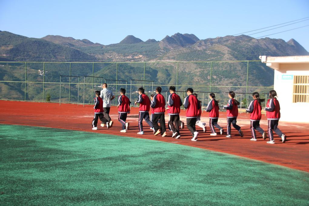 在乌蒙山区坚守24年，这位体育教师交出了怎样的“答卷”？