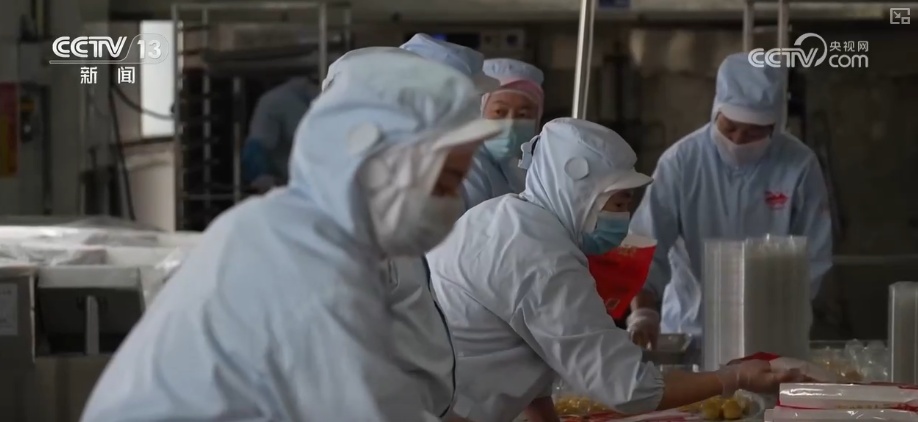 消费市场开启“年味模式” 传统美食改良焕新老味道开辟新商机