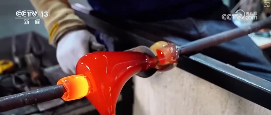 兼具传统韵味与现代审美 “花样”马年文创火出圈掀起消费热潮 兼具传统韵味与现代审美 “花样”马年文创火出圈掀起消费热潮