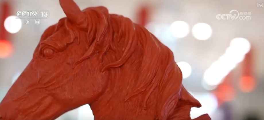 兼具传统韵味与现代审美 “花样”马年文创火出圈掀起消费热潮 兼具传统韵味与现代审美 “花样”马年文创火出圈掀起消费热潮