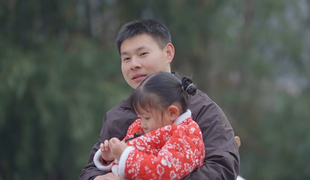 一句“搞么哩”火遍全网！4岁重庆奉节娃，让千万人看见家的幸福模样