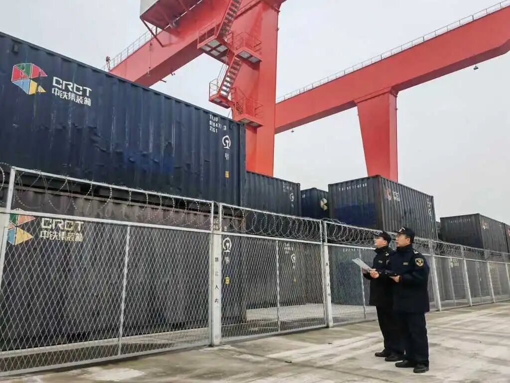 重庆首票出口海铁多式联运试点货物发运