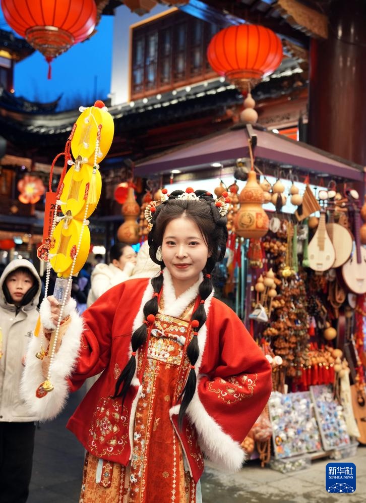 2026上海豫园灯会璀璨点亮